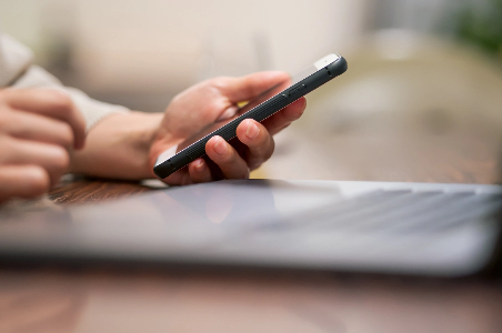 Proteggi le tue applicazioni con il controllo dell'identità e degli accessi.